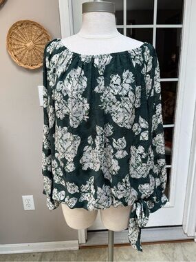 Vince Camuto Dark Green and White Off-Shoulder Floral Blouse